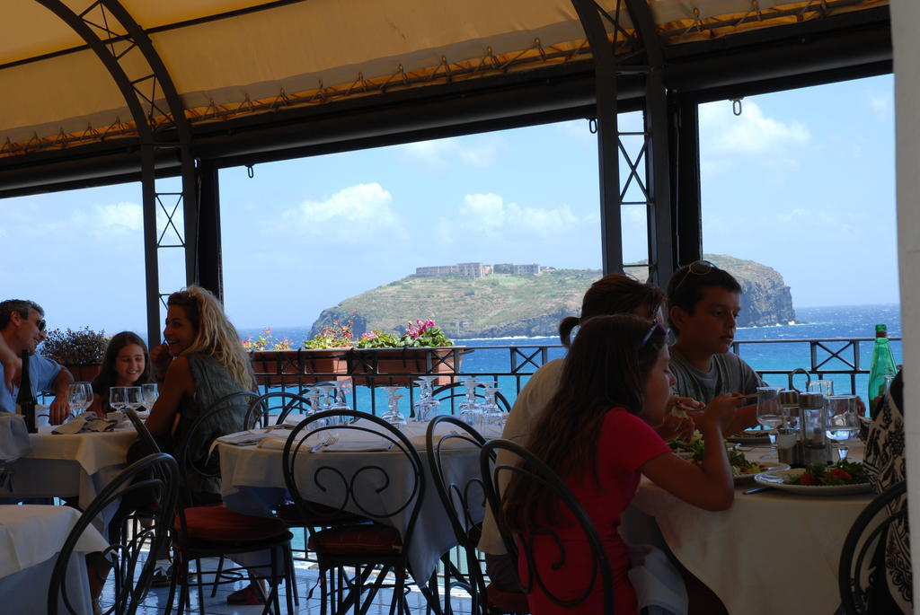 Hotel Villa Iulia Ventotene Eksteriør bilde