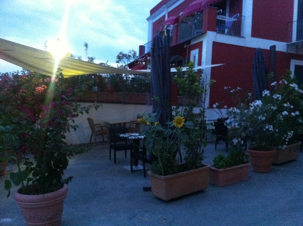 Hotel Villa Iulia Ventotene Eksteriør bilde