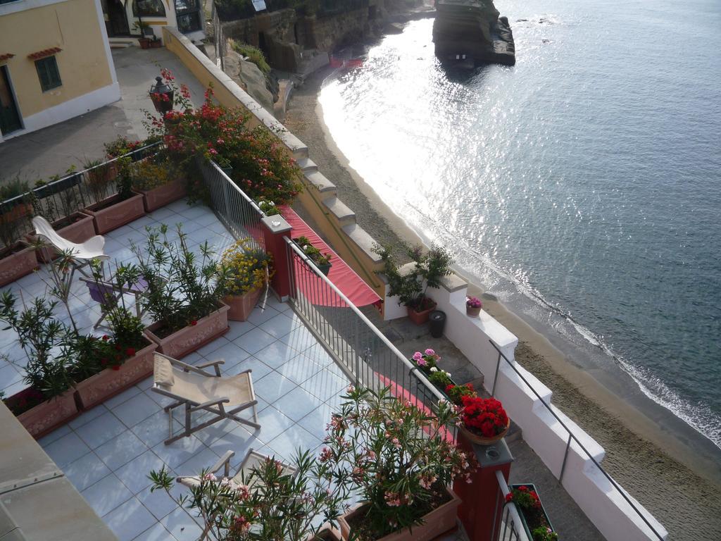 Hotel Villa Iulia Ventotene Eksteriør bilde