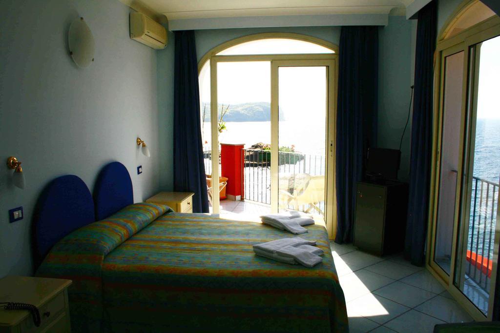 Hotel Villa Iulia Ventotene Eksteriør bilde