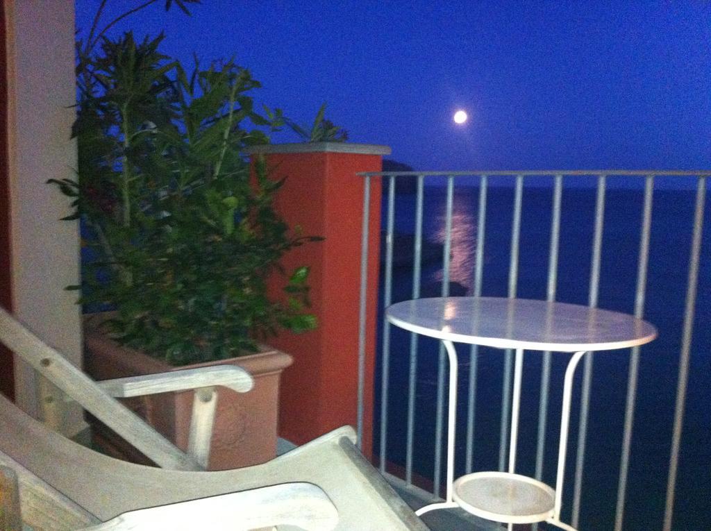 Hotel Villa Iulia Ventotene Eksteriør bilde