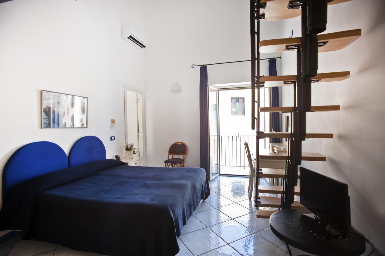 Hotel Villa Iulia Ventotene Eksteriør bilde