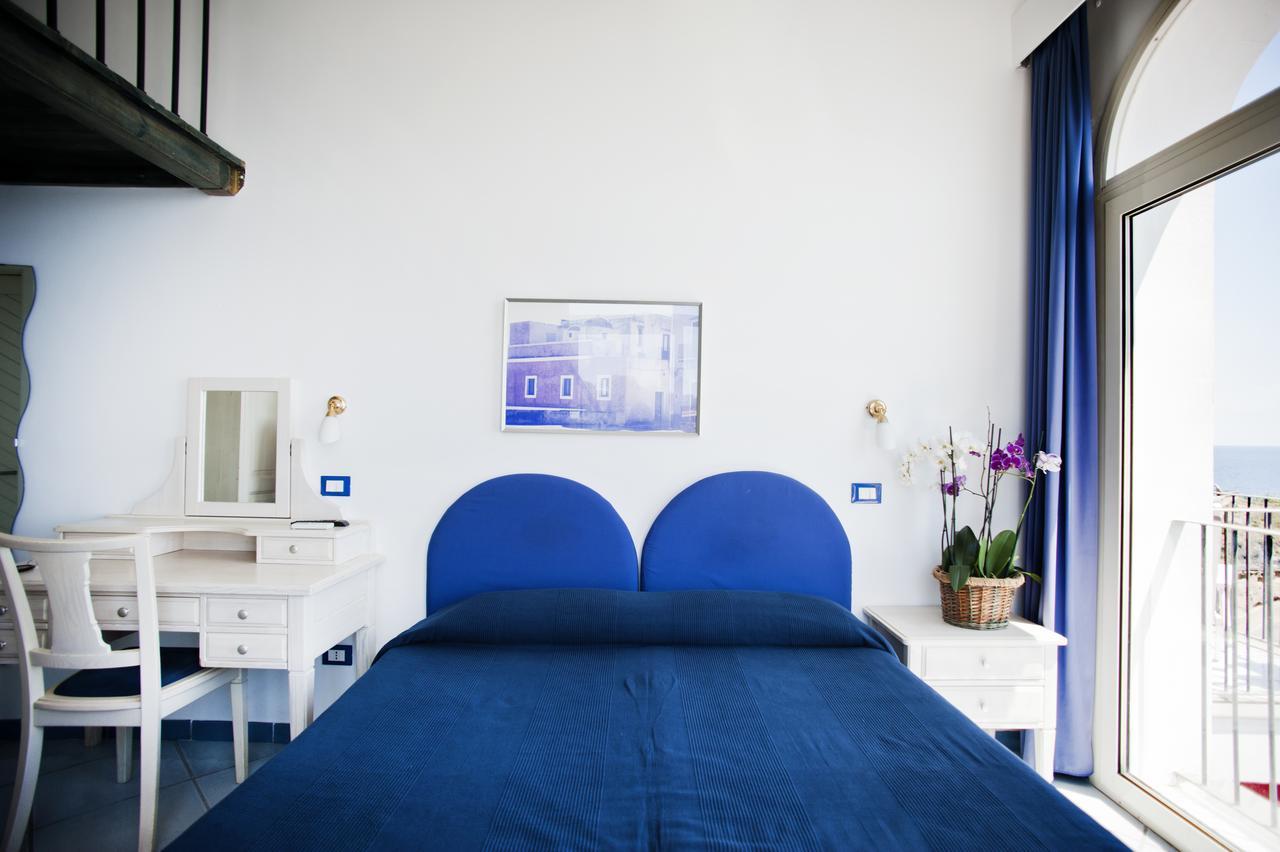 Hotel Villa Iulia Ventotene Eksteriør bilde